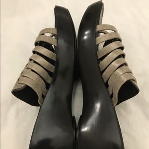 Donald J.Pliner platform sandal.